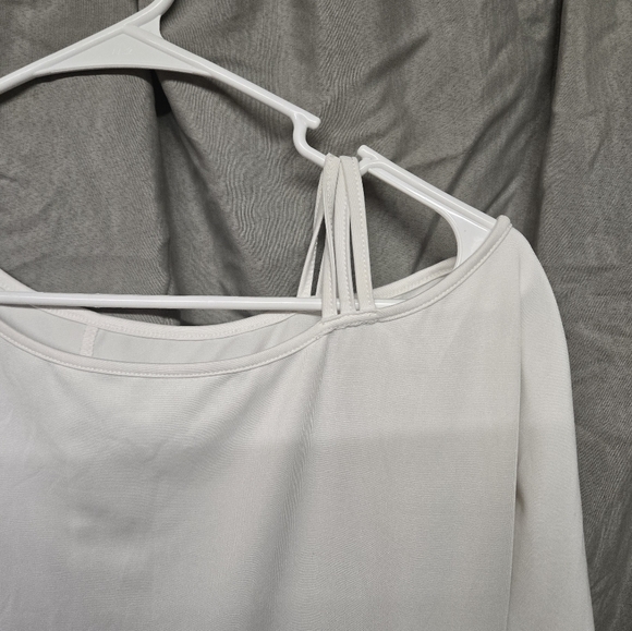 Cute white maternity shirt - Picture 2 of 3